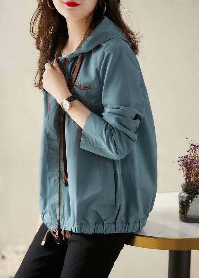 Well Tailored Coat with a Graceful Silhouette
