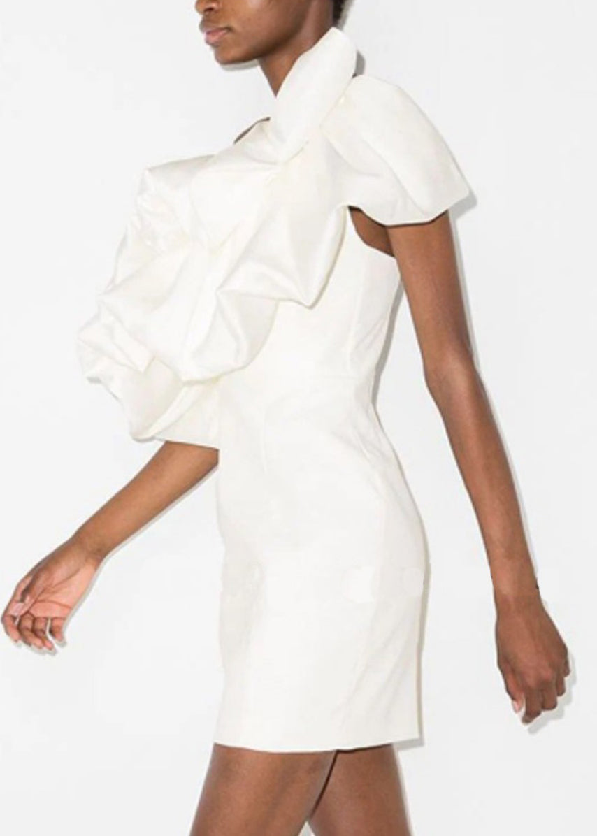 Well Tailored Dress with a Graceful Silhouette