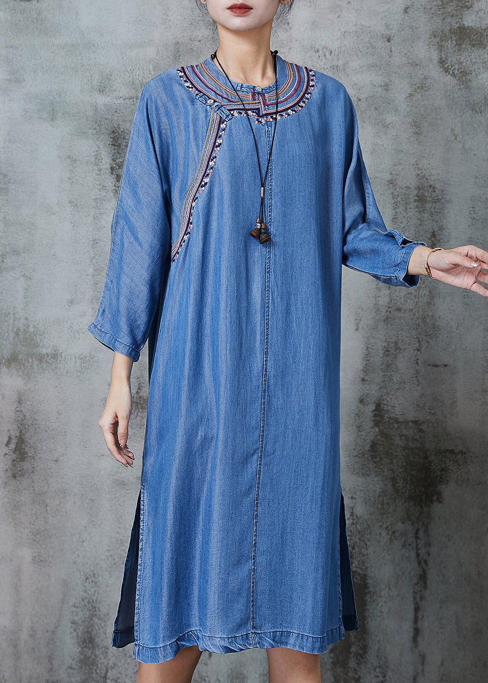 Beautifully Finished Dress in a Timeless Design