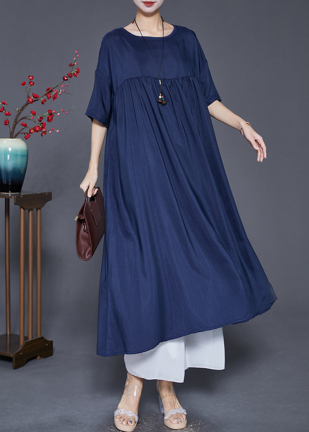 Effortlessly Elegant Dress with a Timeless Design