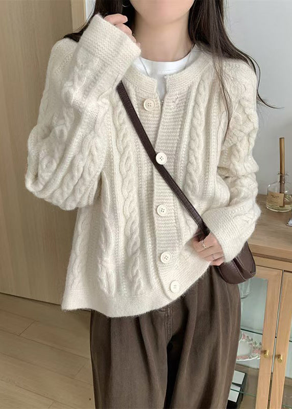 Elegantly Styled Coat for Everyday Wear