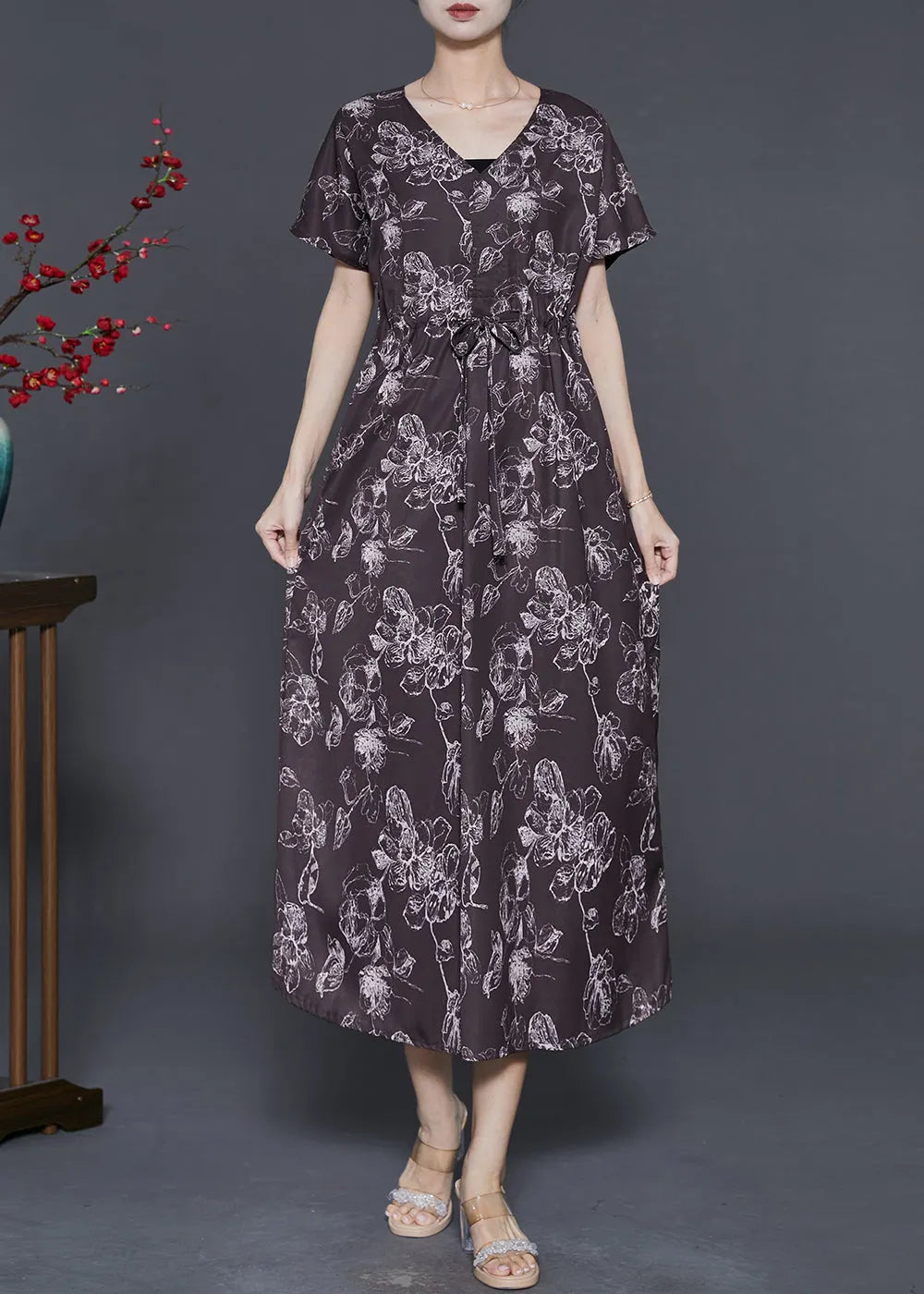 Beautifully Finished Dress in a Timeless Design
