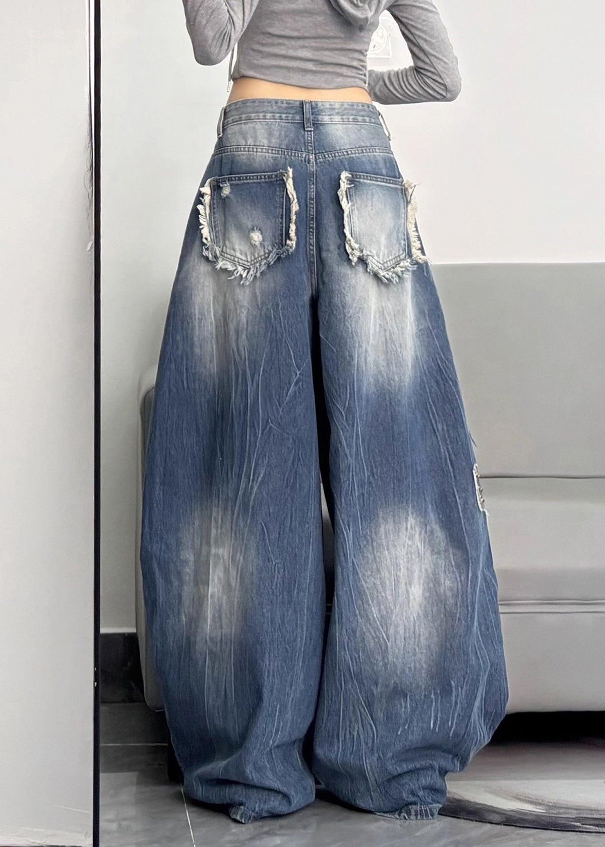 Effortlessly Elegant Pants with a Timeless Design