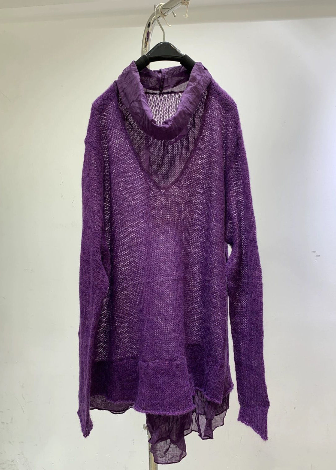 Well Tailored Sweater with a Graceful Silhouette