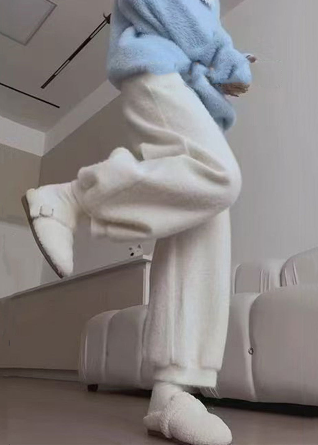 Well Tailored Pants with a Graceful Silhouette