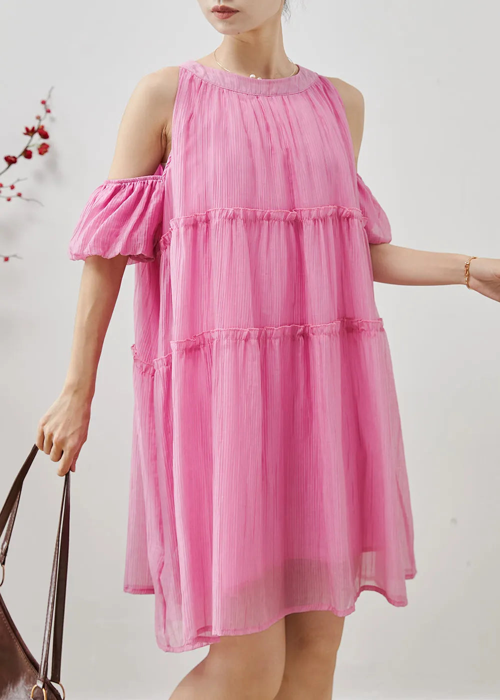Effortlessly Elegant Dress with a Timeless Design