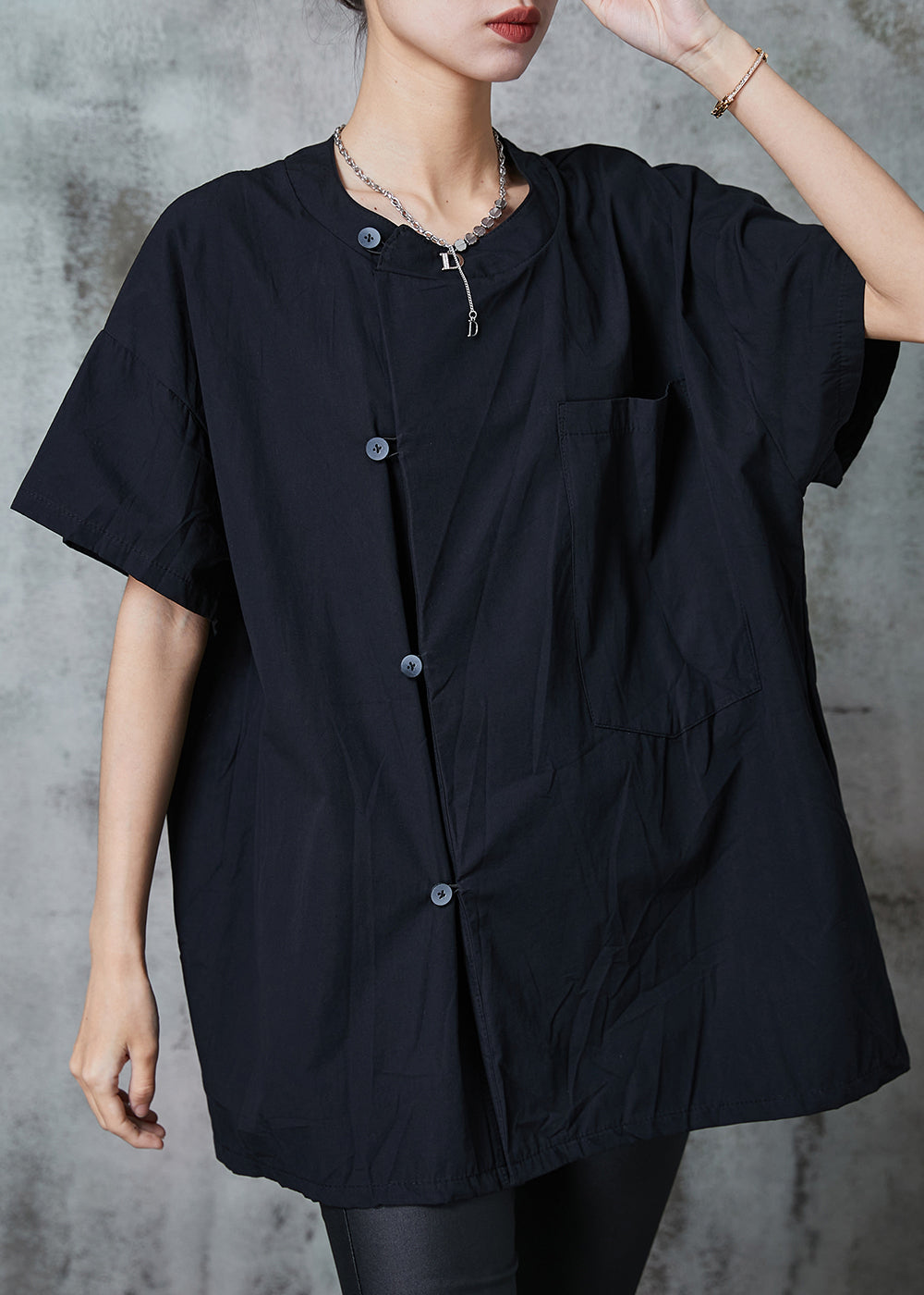 Well Tailored Shirt with a Graceful Silhouette