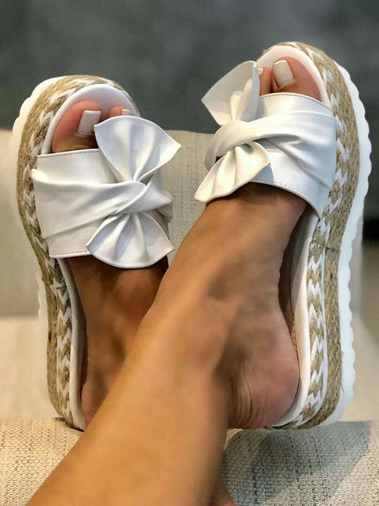 Graceful Orthopedic Sandals for Modern Look