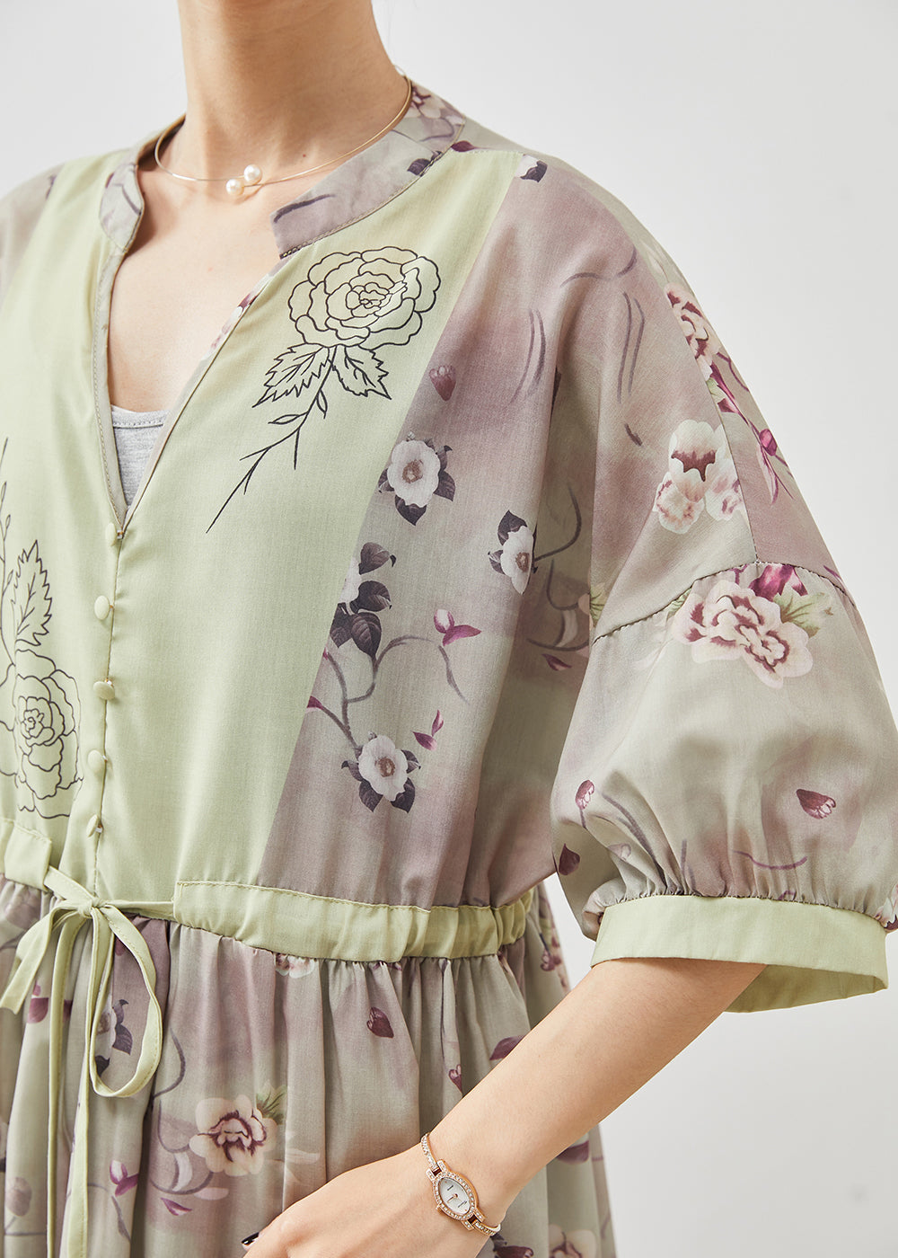 Classic Vintage Dress with a Flattering Fit
