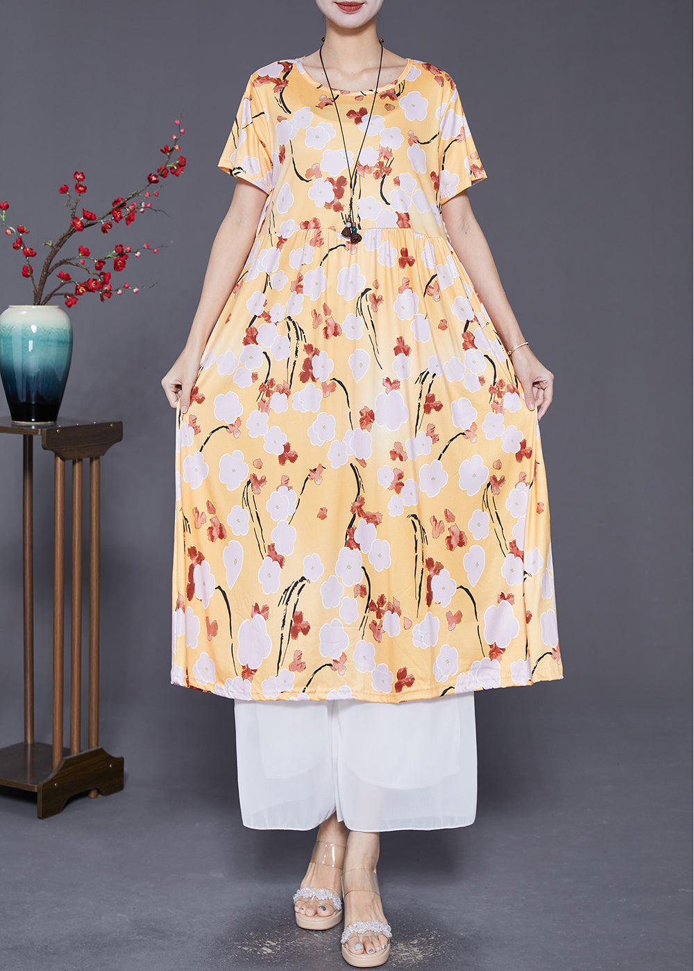 Beautifully Finished Dress in a Timeless Design
