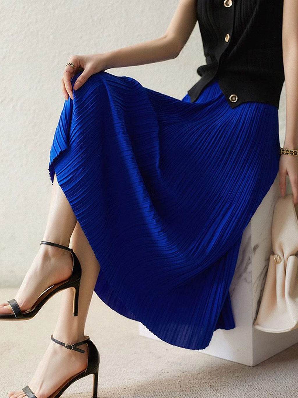 Beautifully Finished Garment in a Timeless Design