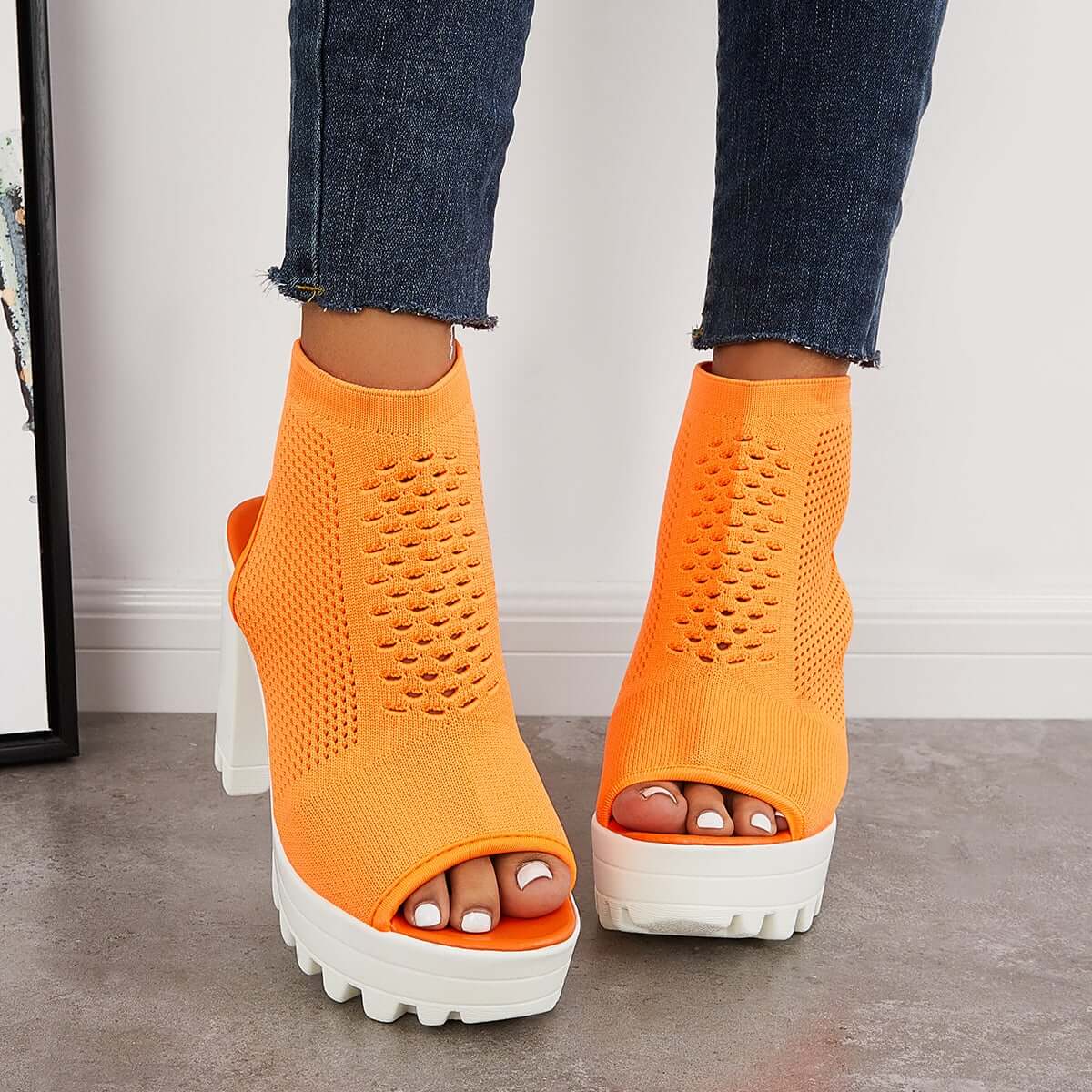 Graceful Orthopedic Sandals for Modern Look