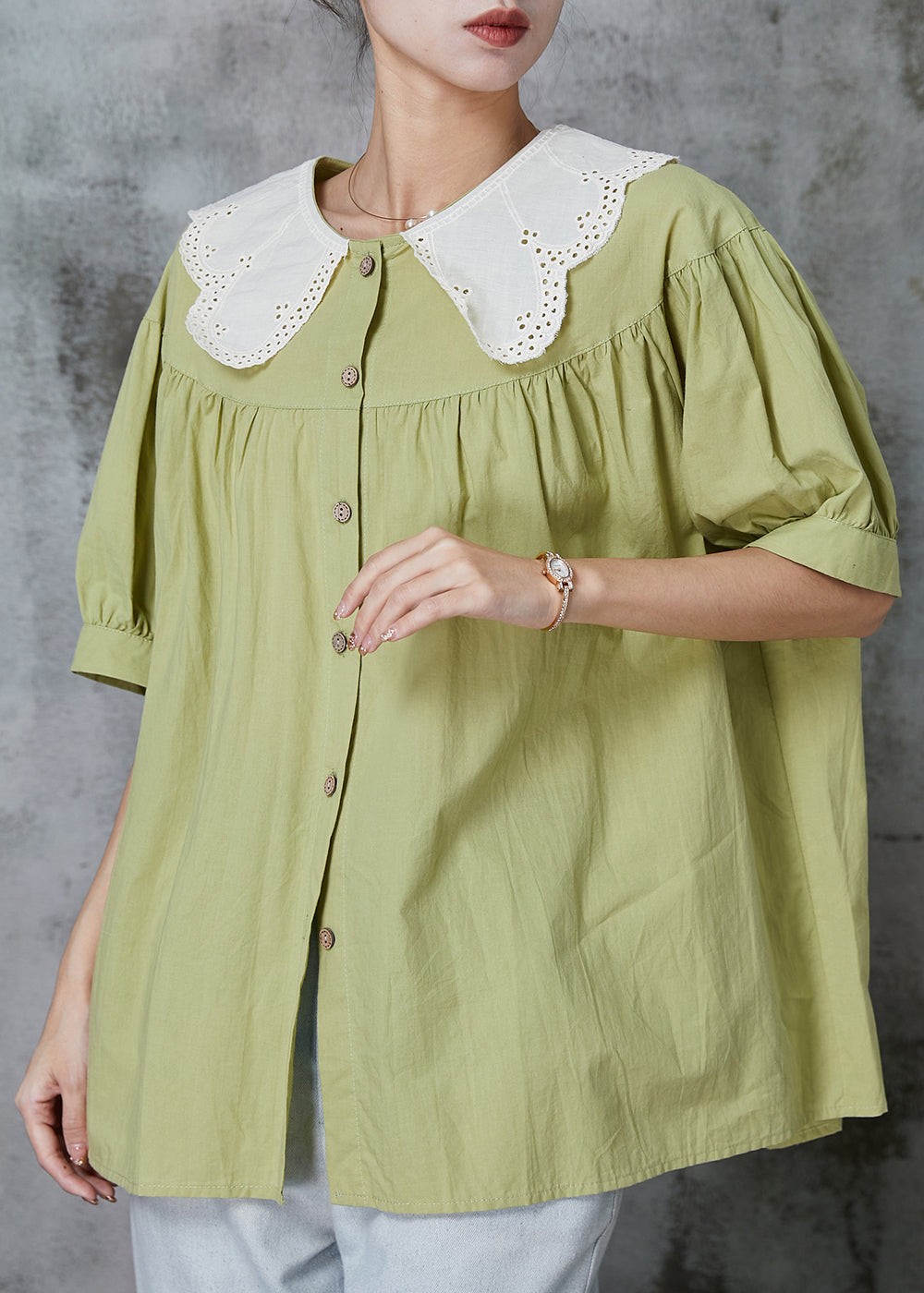 Well Tailored Blouse with a Graceful Silhouette