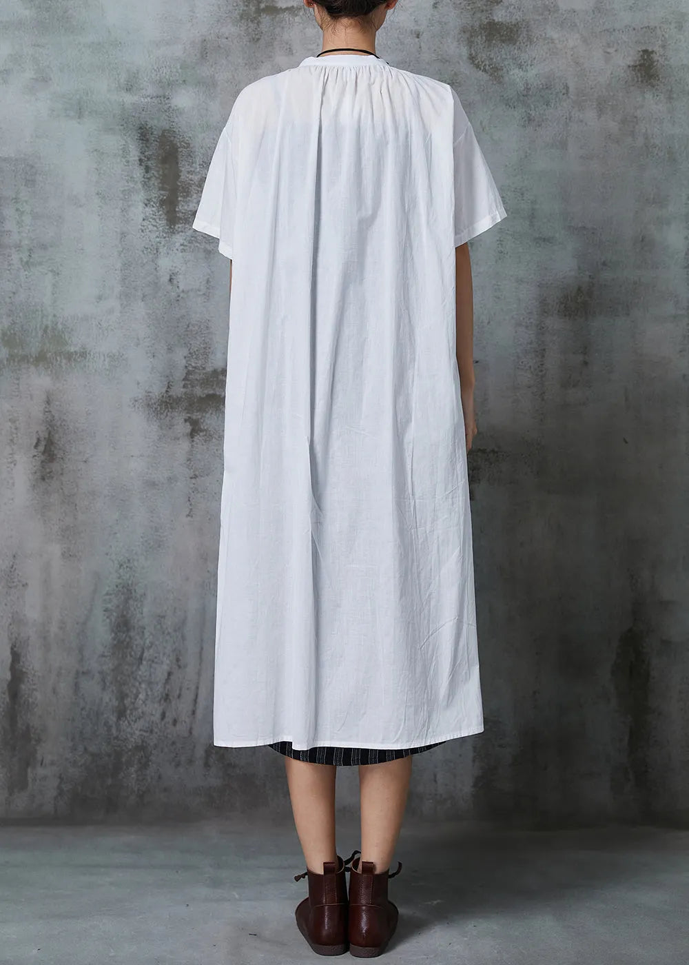Beautifully Finished Dress in a Timeless Design