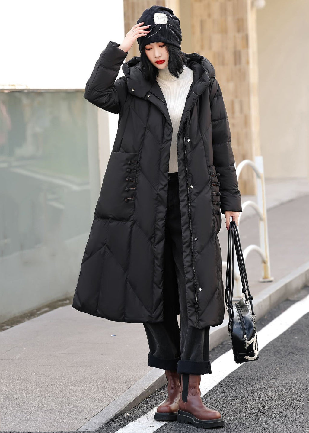 Well Tailored Coat with a Graceful Silhouette