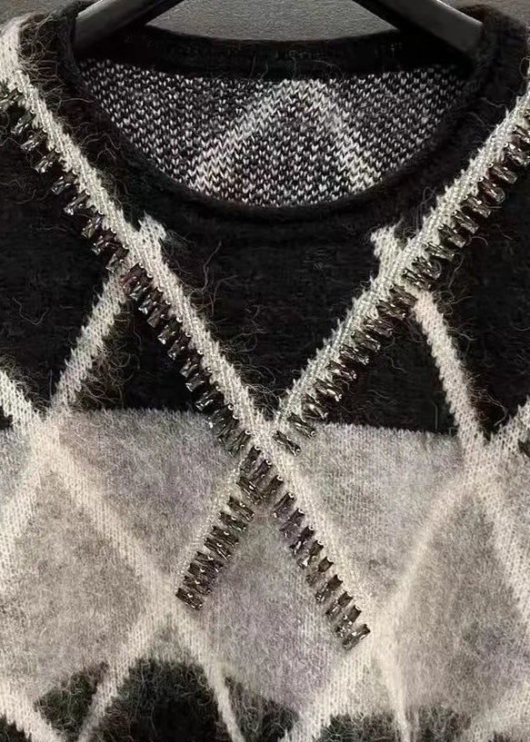 Classic Vintage Sweater with a Flattering Fit
