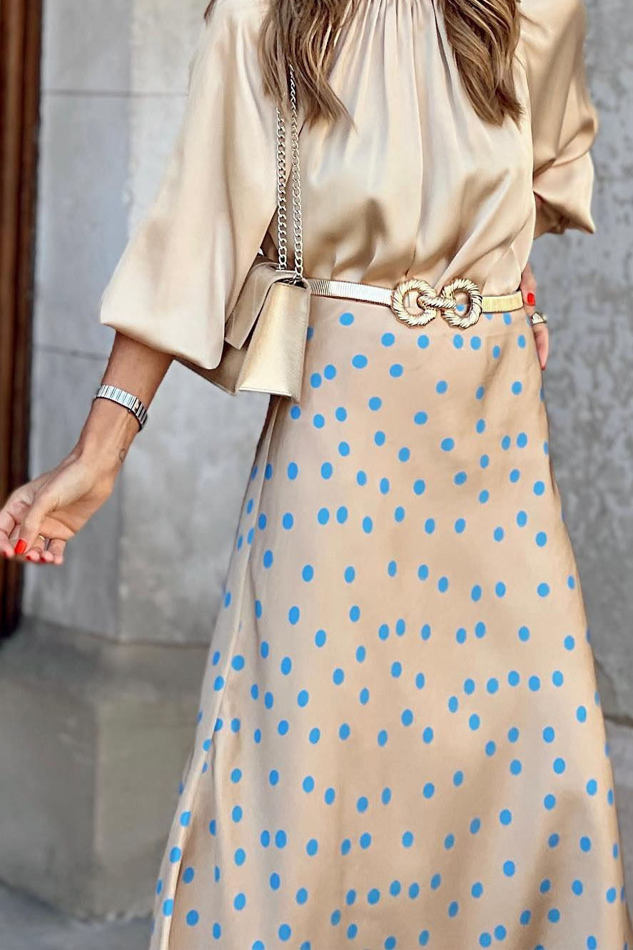 Effortlessly Elegant Garment with a Timeless Design