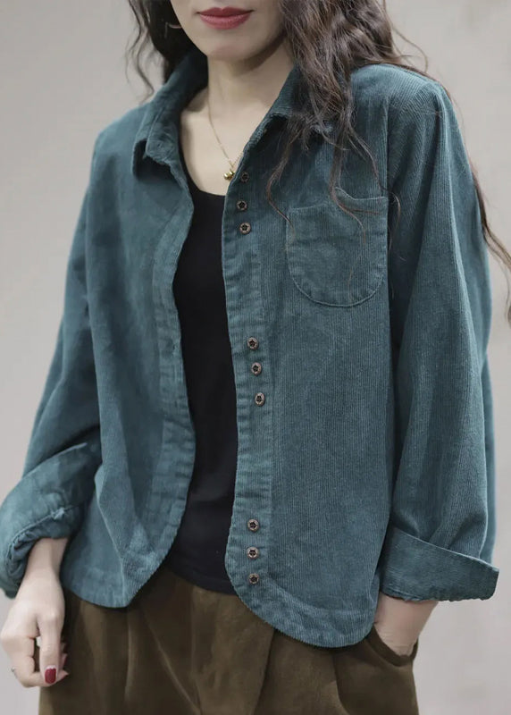 Well Tailored Coat with a Graceful Silhouette