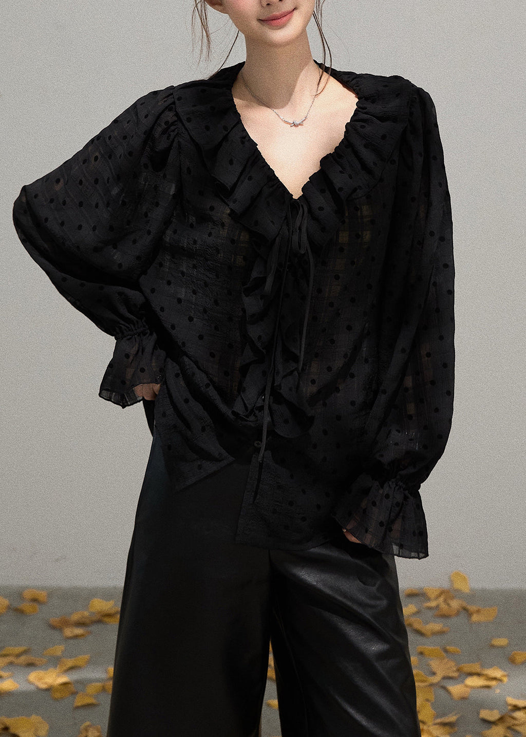 Effortlessly Elegant Blouse with a Timeless Design