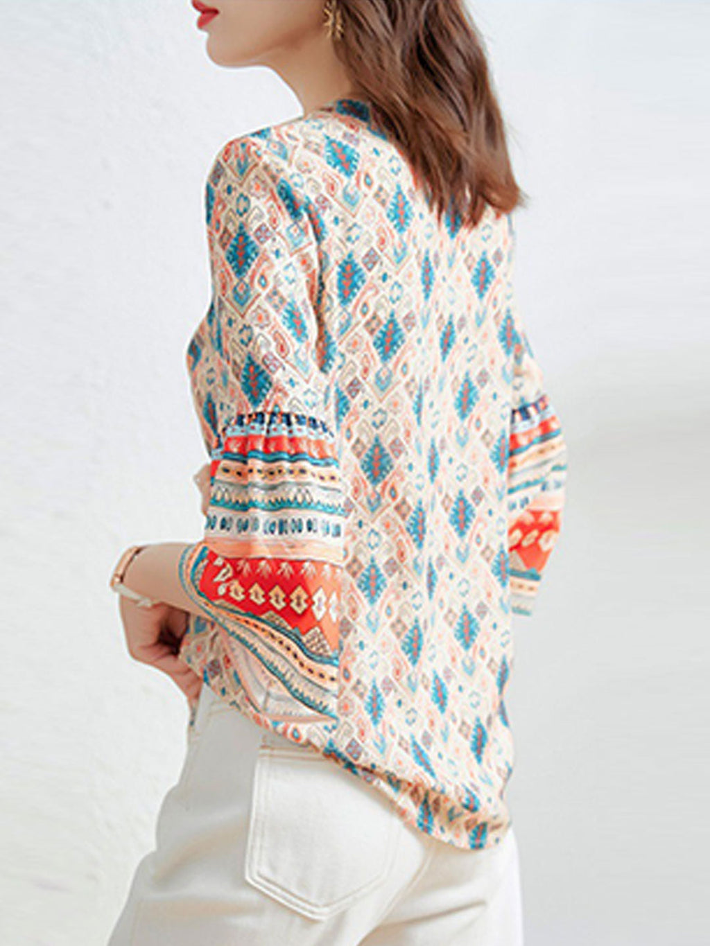 Well Tailored Blouse with a Graceful Silhouette
