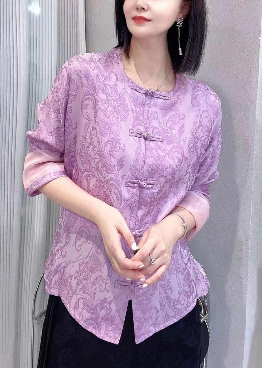 Classic Vintage Shirt with a Flattering Fit