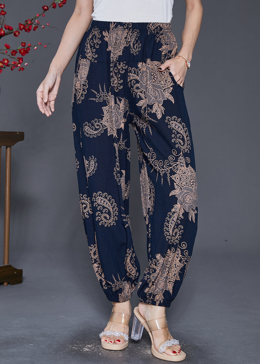 Effortlessly Elegant Pants with a Timeless Design