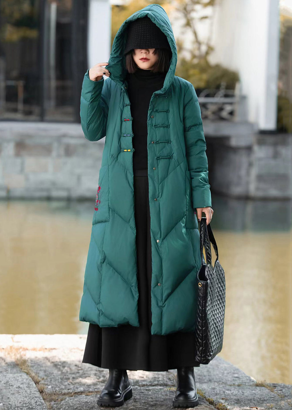 Beautifully Finished Coat in a Timeless Design