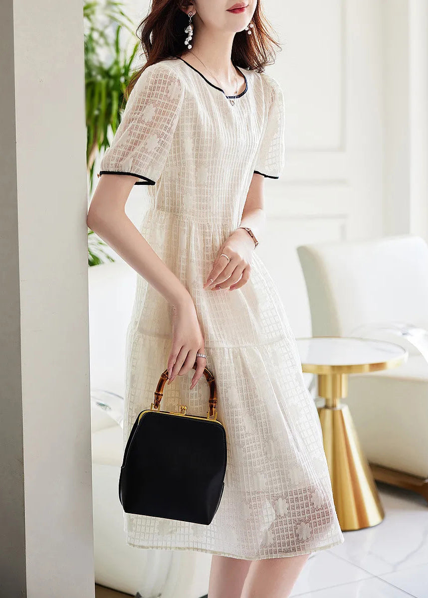 Effortlessly Elegant Dress with a Timeless Design
