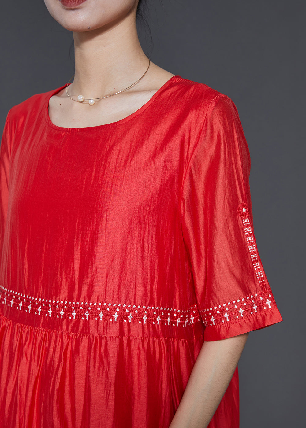 Effortlessly Elegant Dress with a Timeless Design