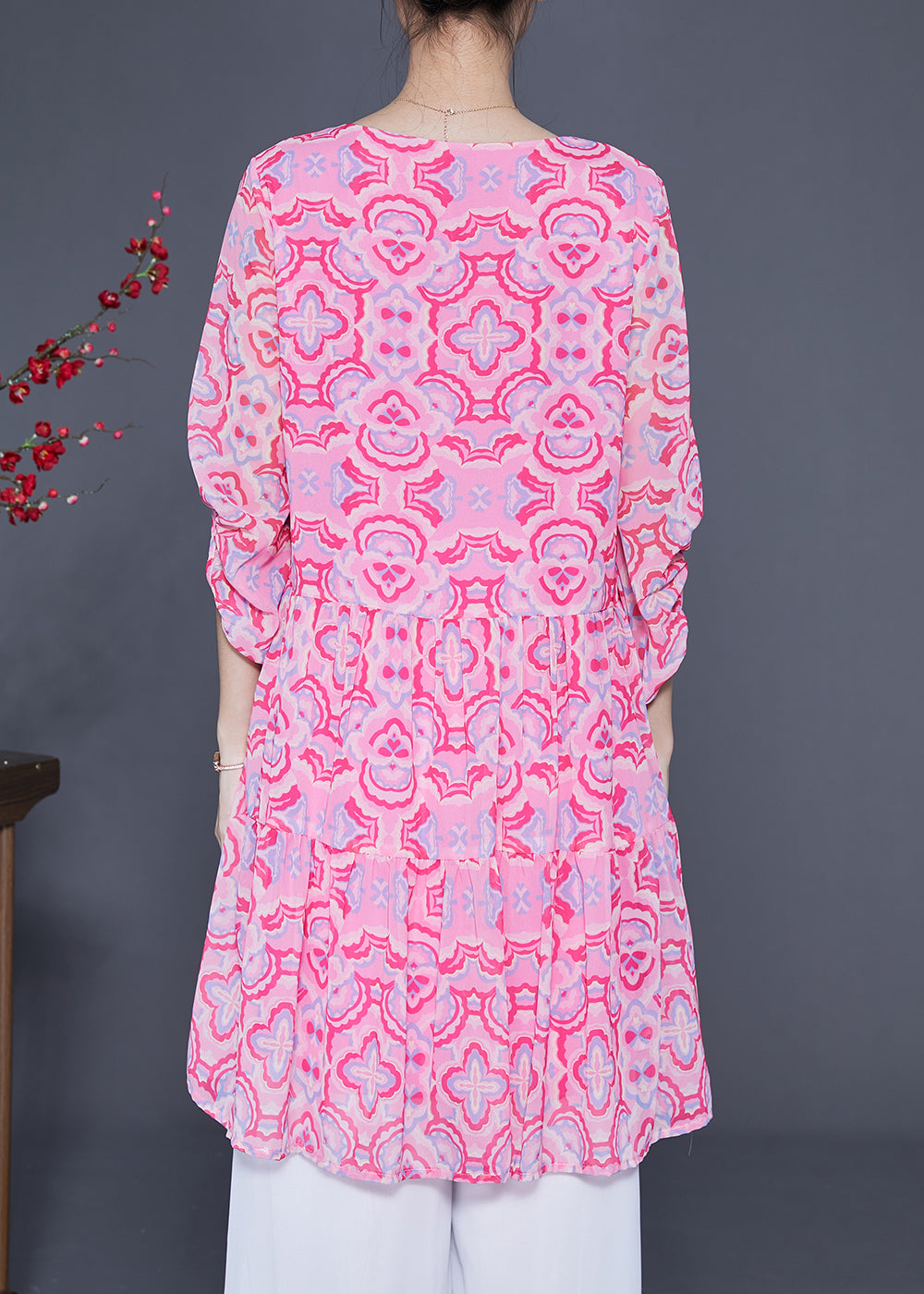Effortlessly Elegant Dress with a Timeless Design