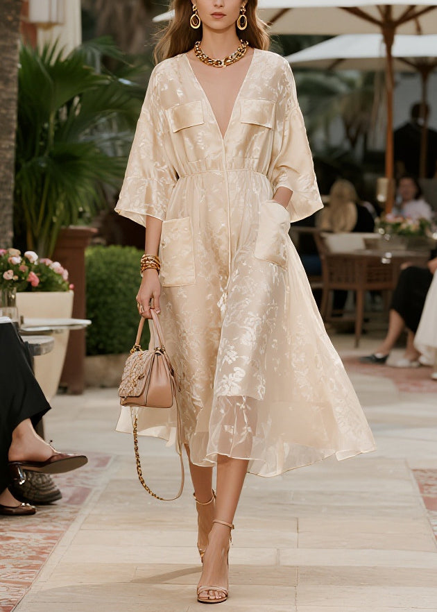Well Tailored Dress with a Graceful Silhouette