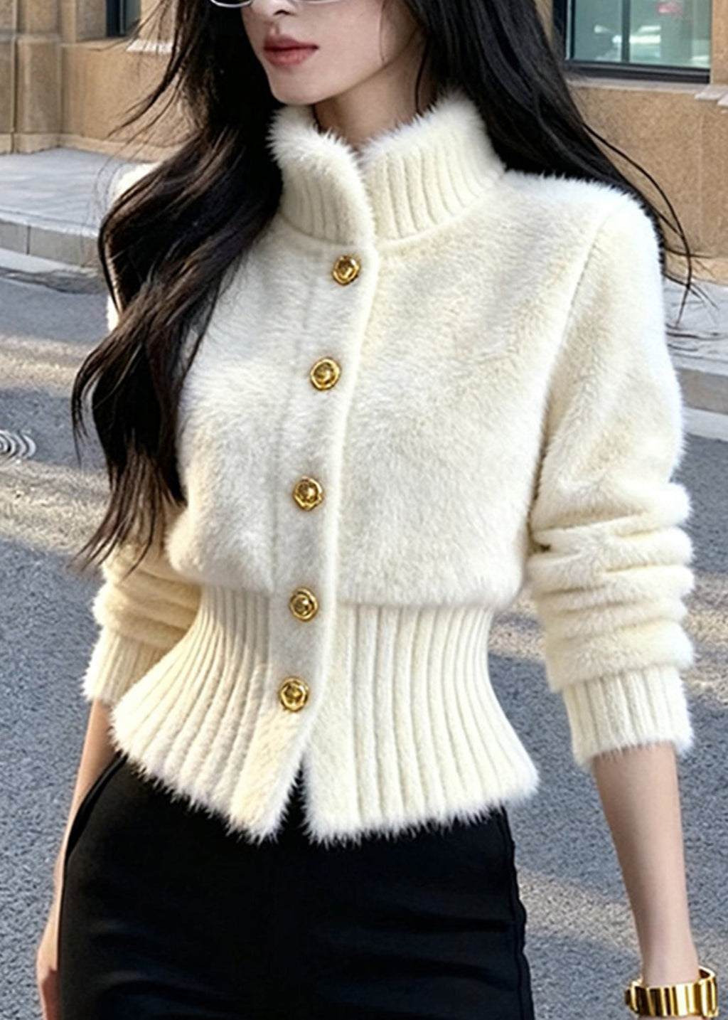 Effortlessly Elegant Cardigan with a Timeless Design
