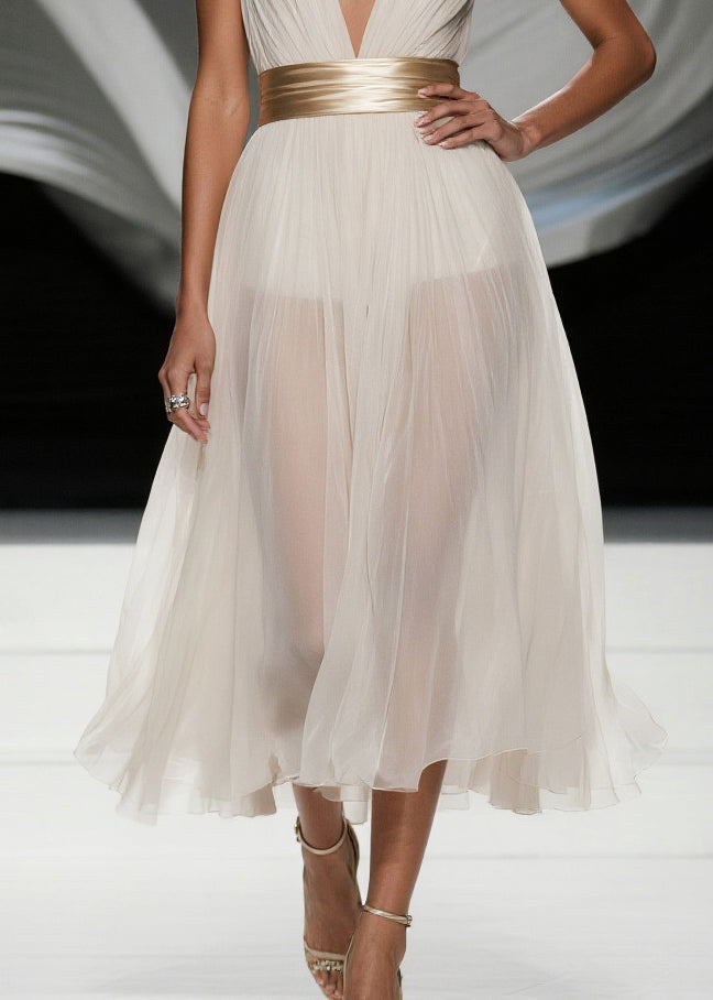 Beautifully Finished Dress in a Timeless Design