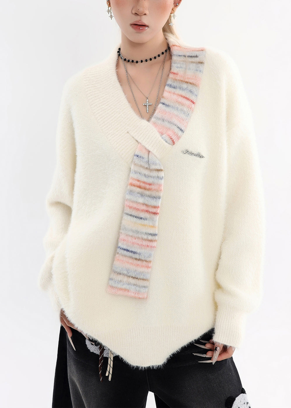 Effortlessly Elegant Sweater with a Timeless Design