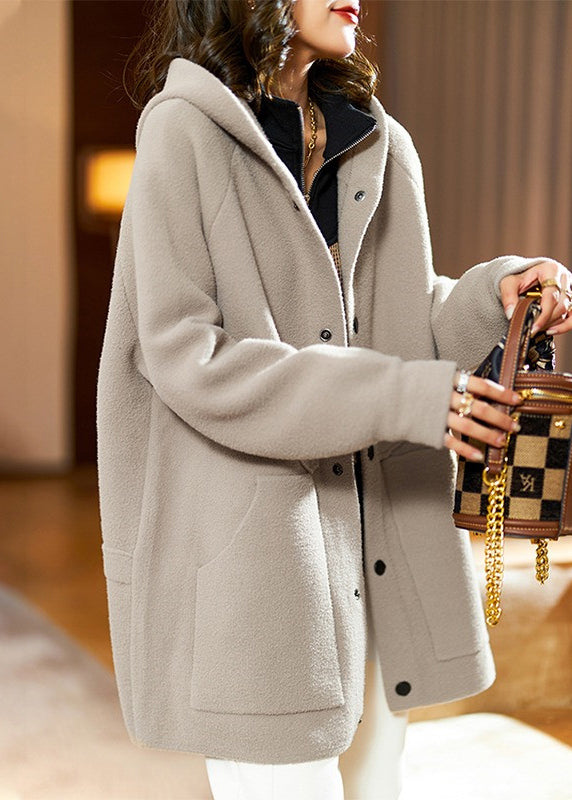 Effortlessly Elegant Coat with a Timeless Design
