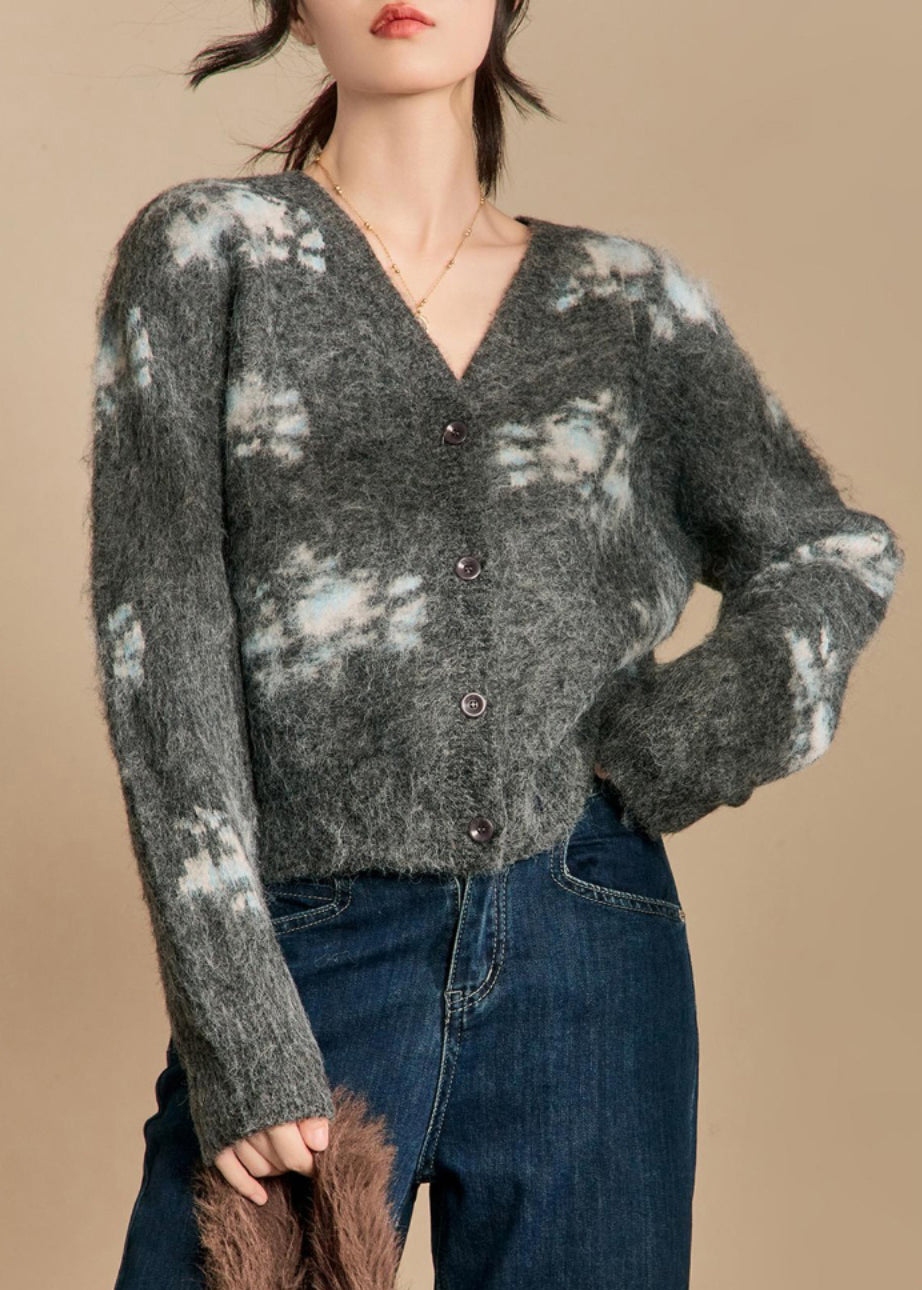 Classic Vintage Sweater with a Flattering Fit
