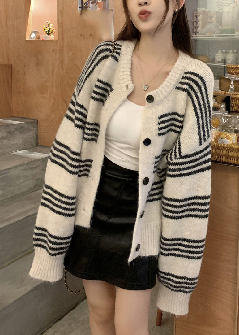 Elegantly Styled Cardigan for Everyday Wear
