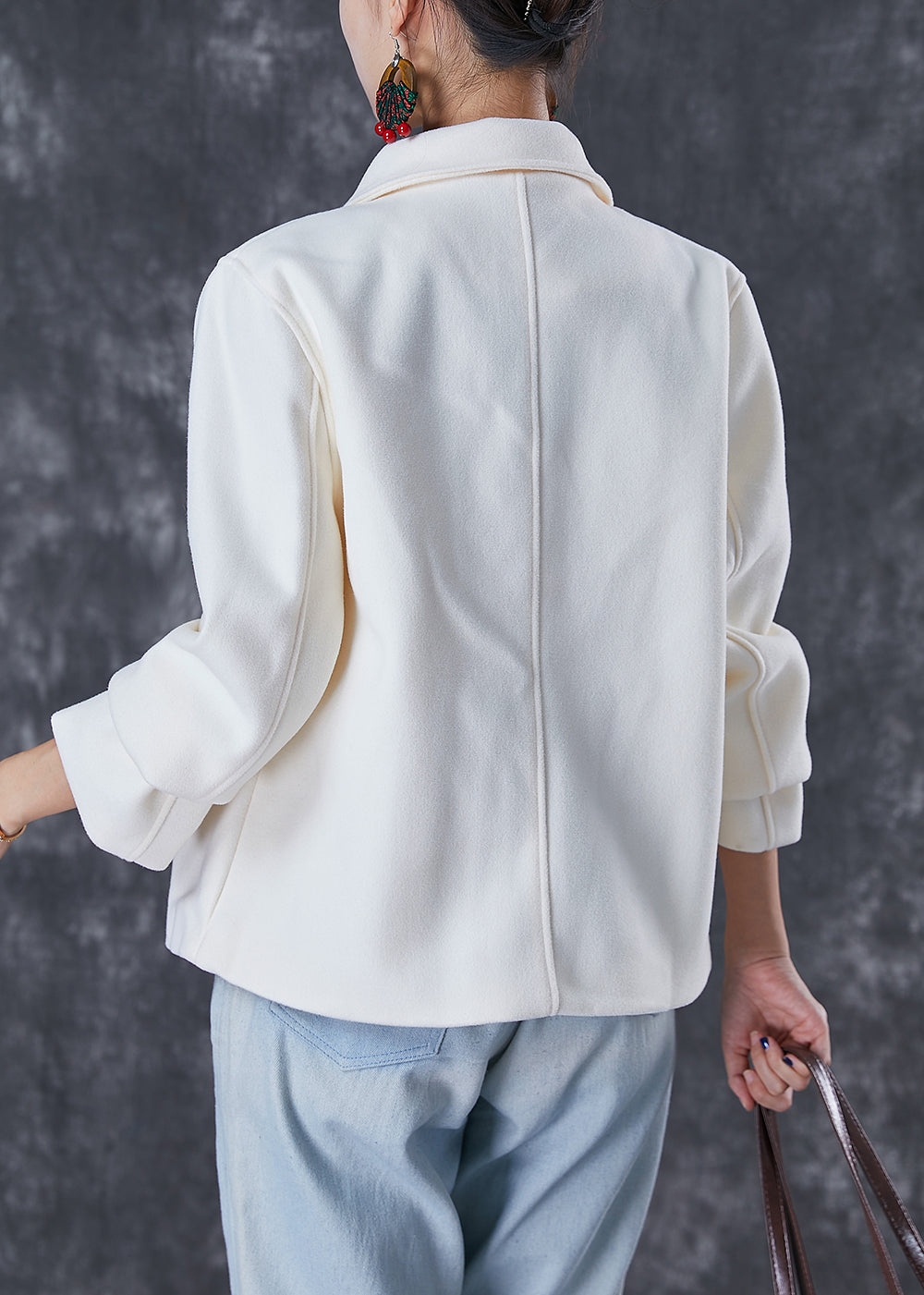 Well Tailored Coat with a Graceful Silhouette