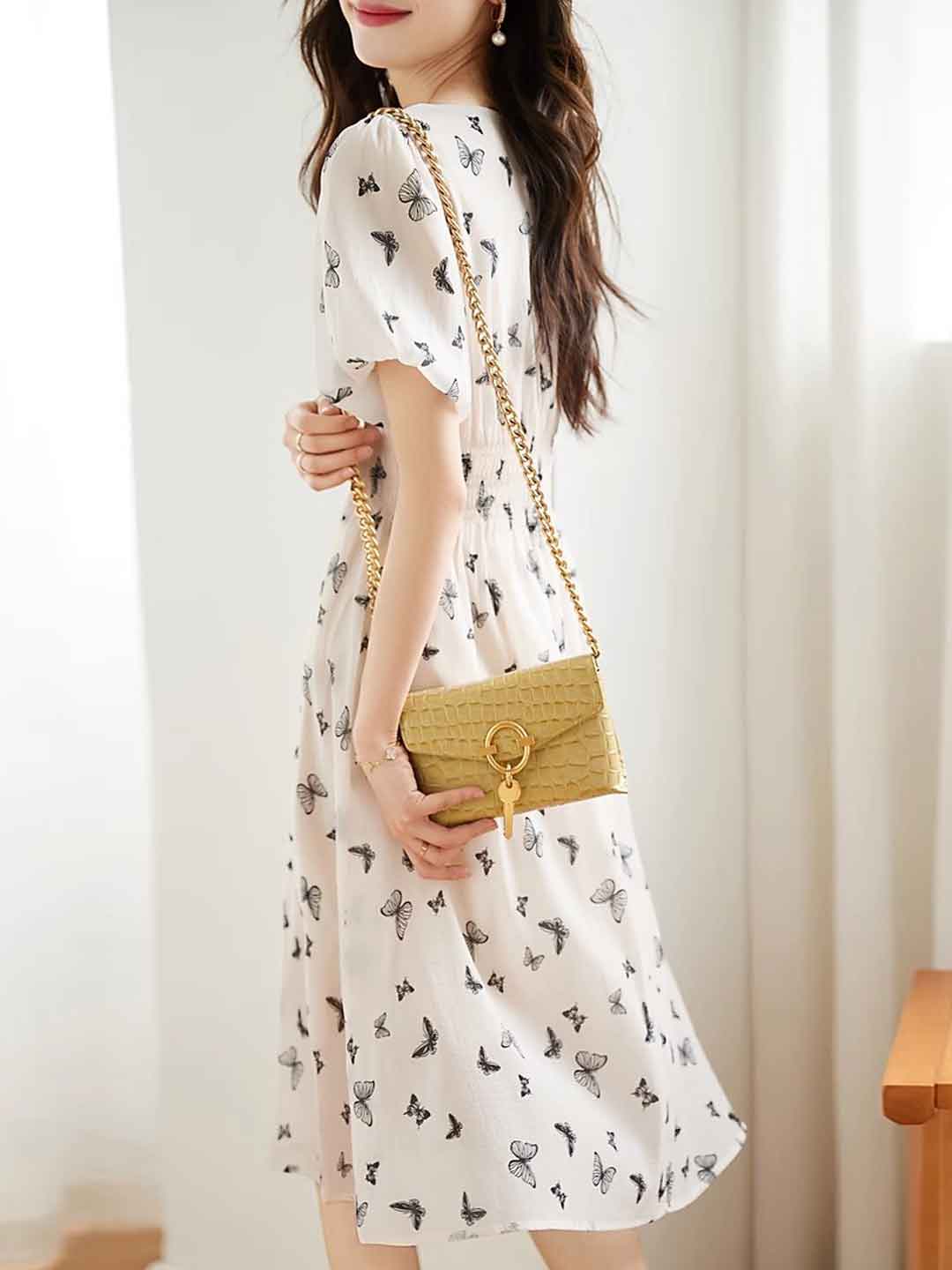 Well Tailored Dress with a Graceful Silhouette