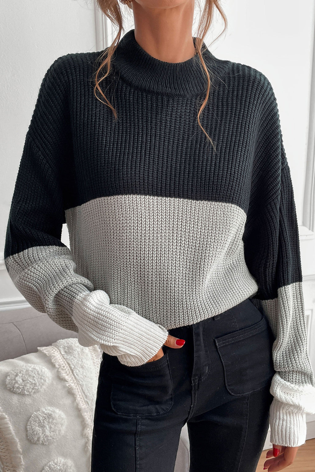 Effortlessly Elegant Sweater with a Timeless Design
