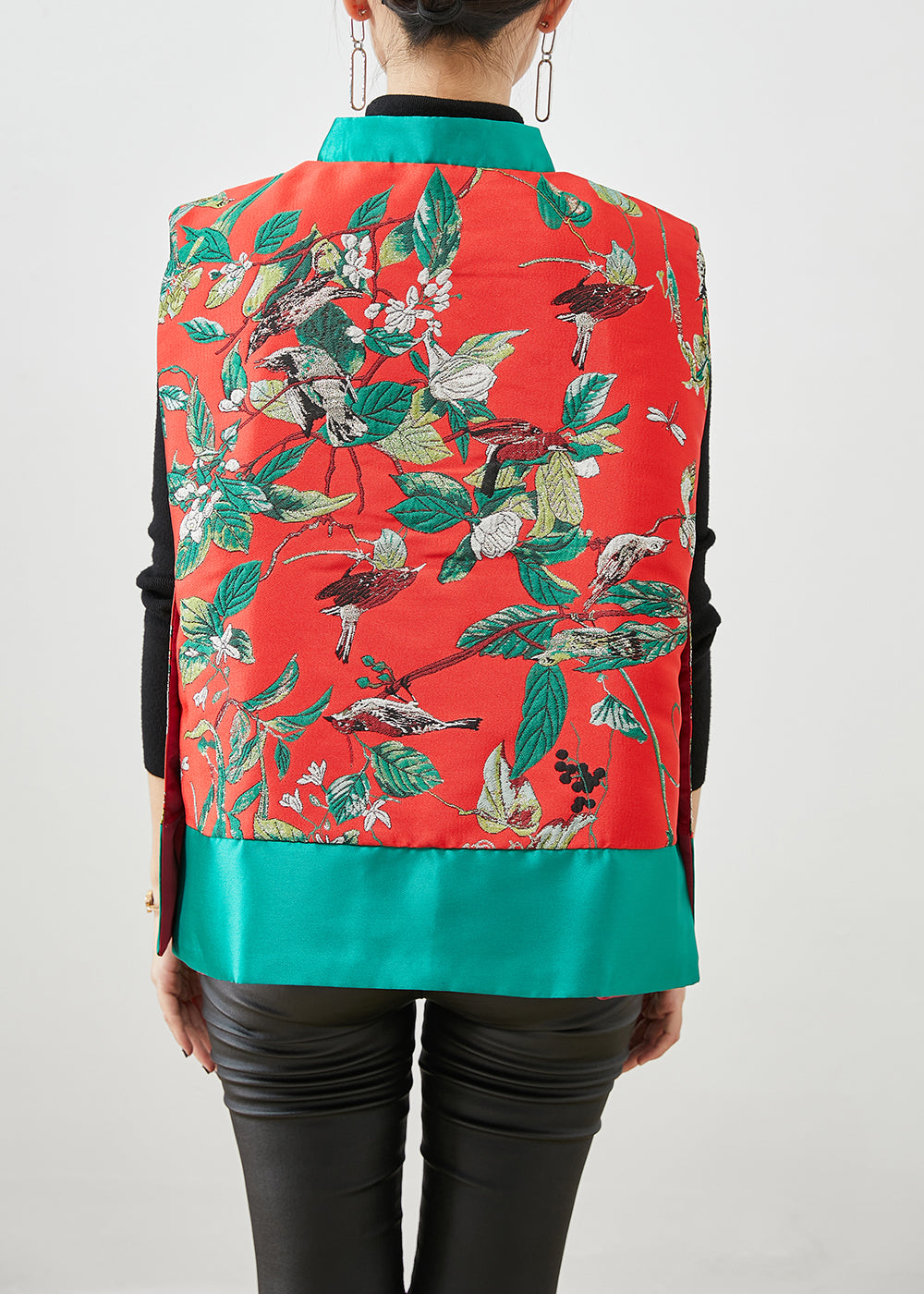 Effortlessly Elegant Garment with a Timeless Design