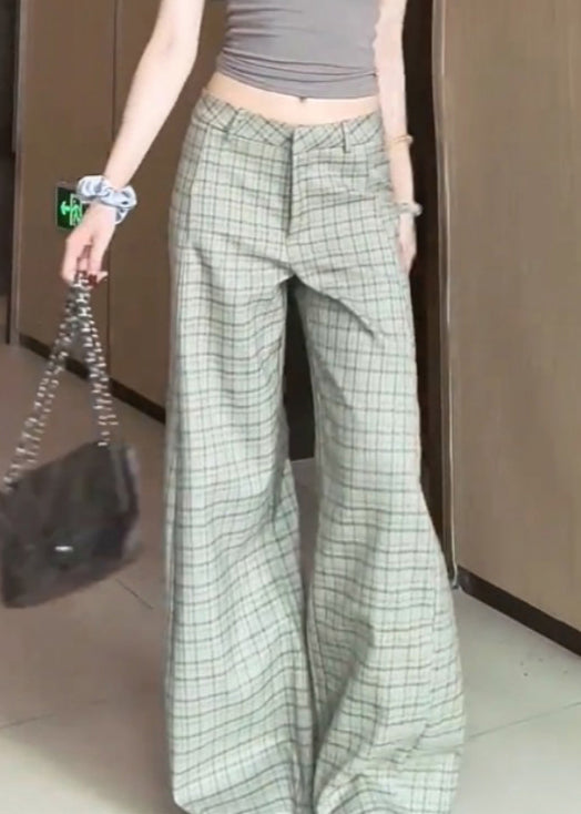 Effortlessly Elegant Pants with a Timeless Design