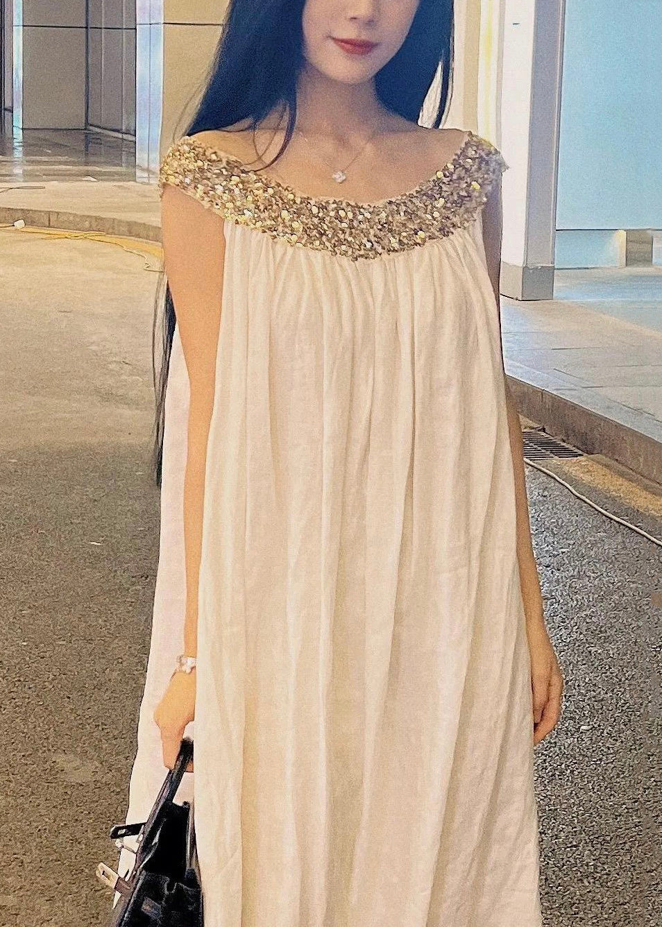 Effortlessly Elegant Dress with a Timeless Design
