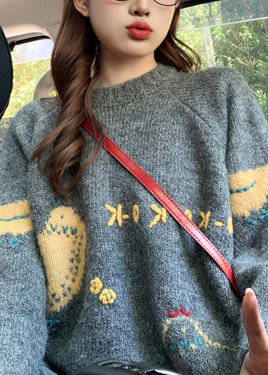 Classic Vintage Sweater with a Flattering Fit