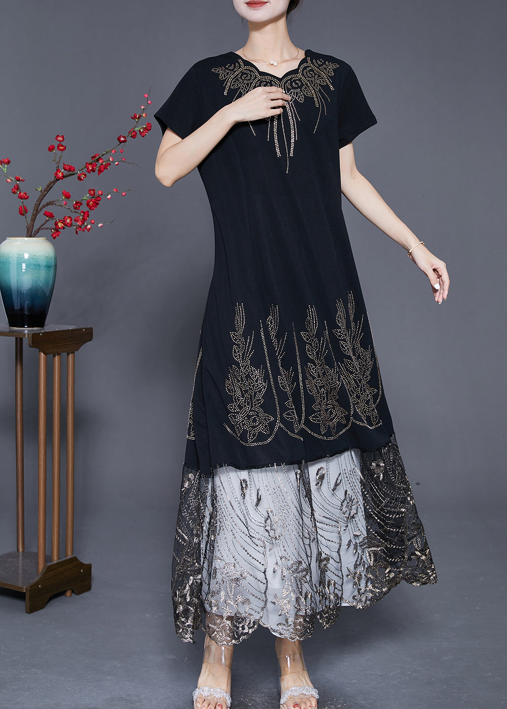 Beautifully Finished Dress in a Timeless Design