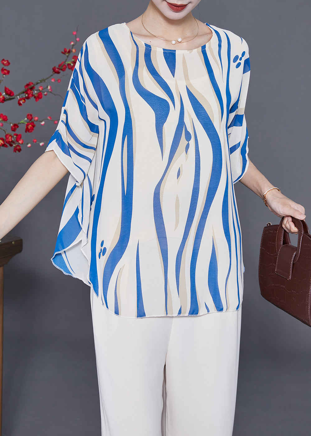 Effortlessly Elegant Top with a Timeless Design