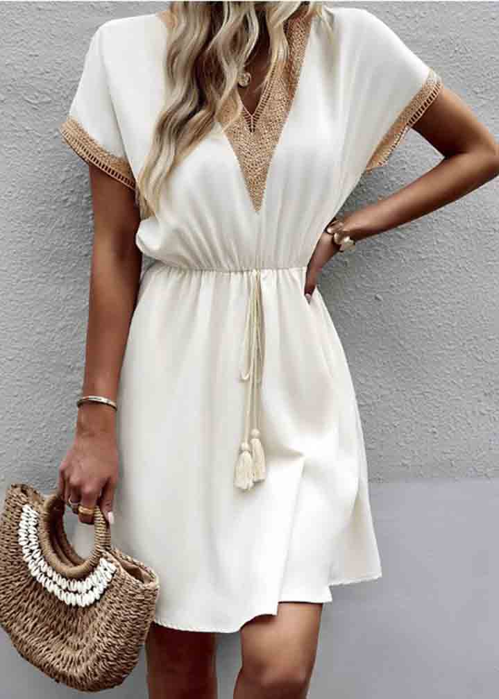 Effortlessly Elegant Dress with a Timeless Design