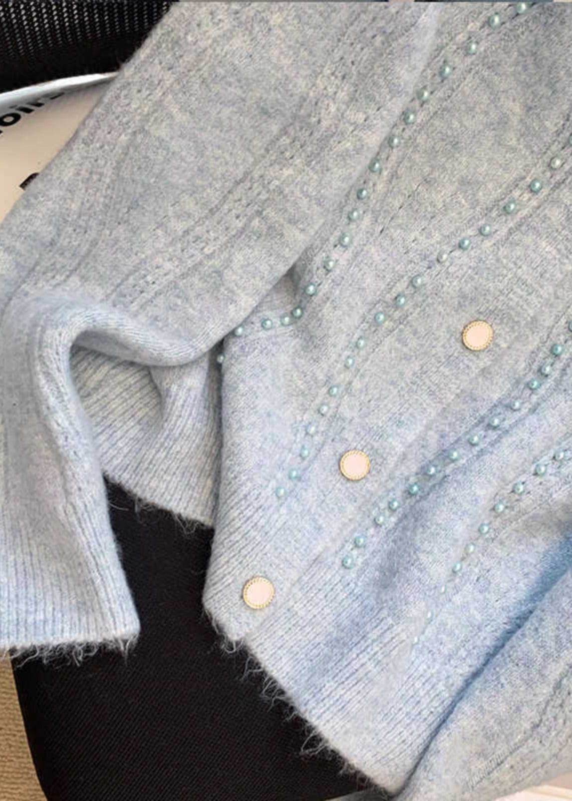 Well Tailored Cardigan with a Graceful Silhouette