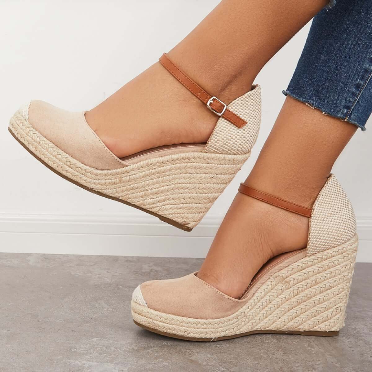 Chic Orthopedic Sandals with Unique Design