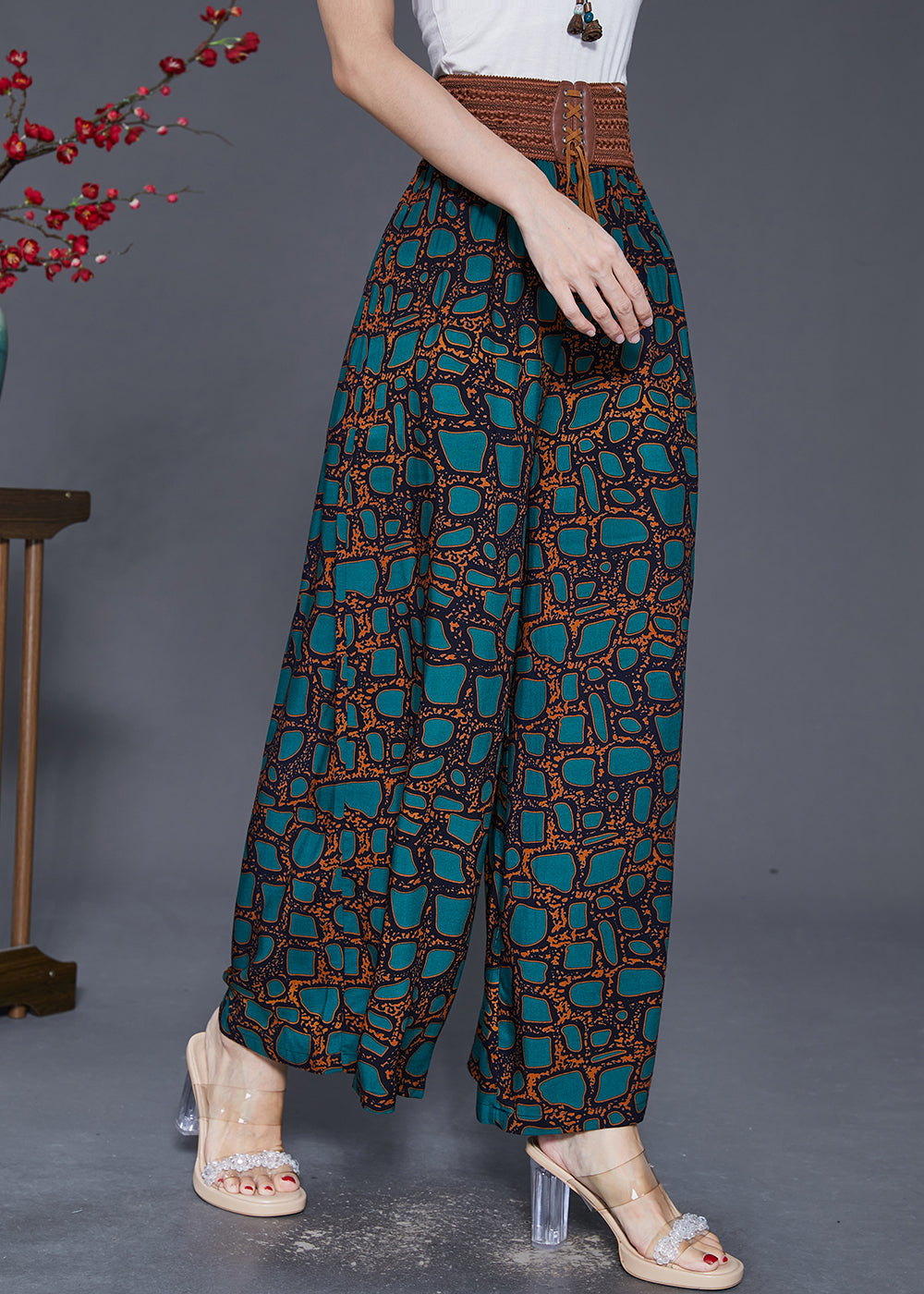 Well Tailored Pants with a Graceful Silhouette